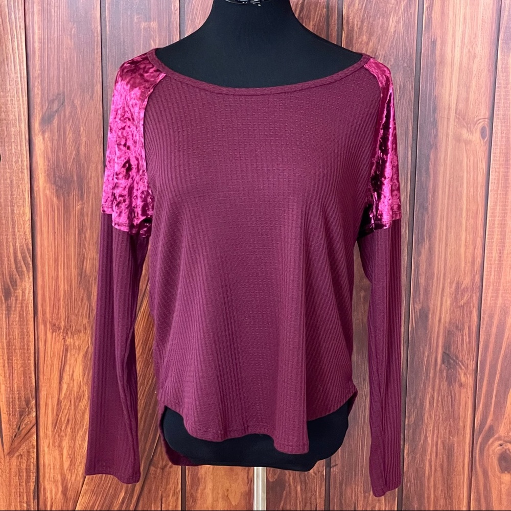 NWT Amelia James Waffle Knit Velvet Shoulder Top